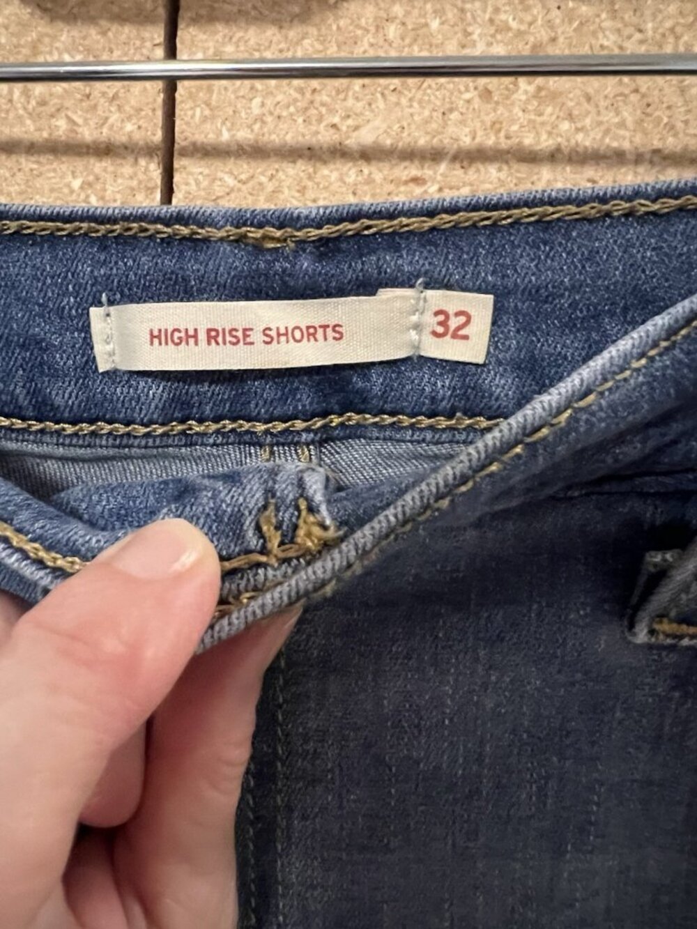 Levi's Women’s High-Rise Denim Shorts size 32 Stretch - Picture 3 of 11